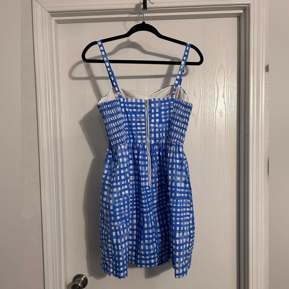 Lilly Pulitzer | Blue and White Patterned Mini Dress | Size 10 - Picture 4 of 5